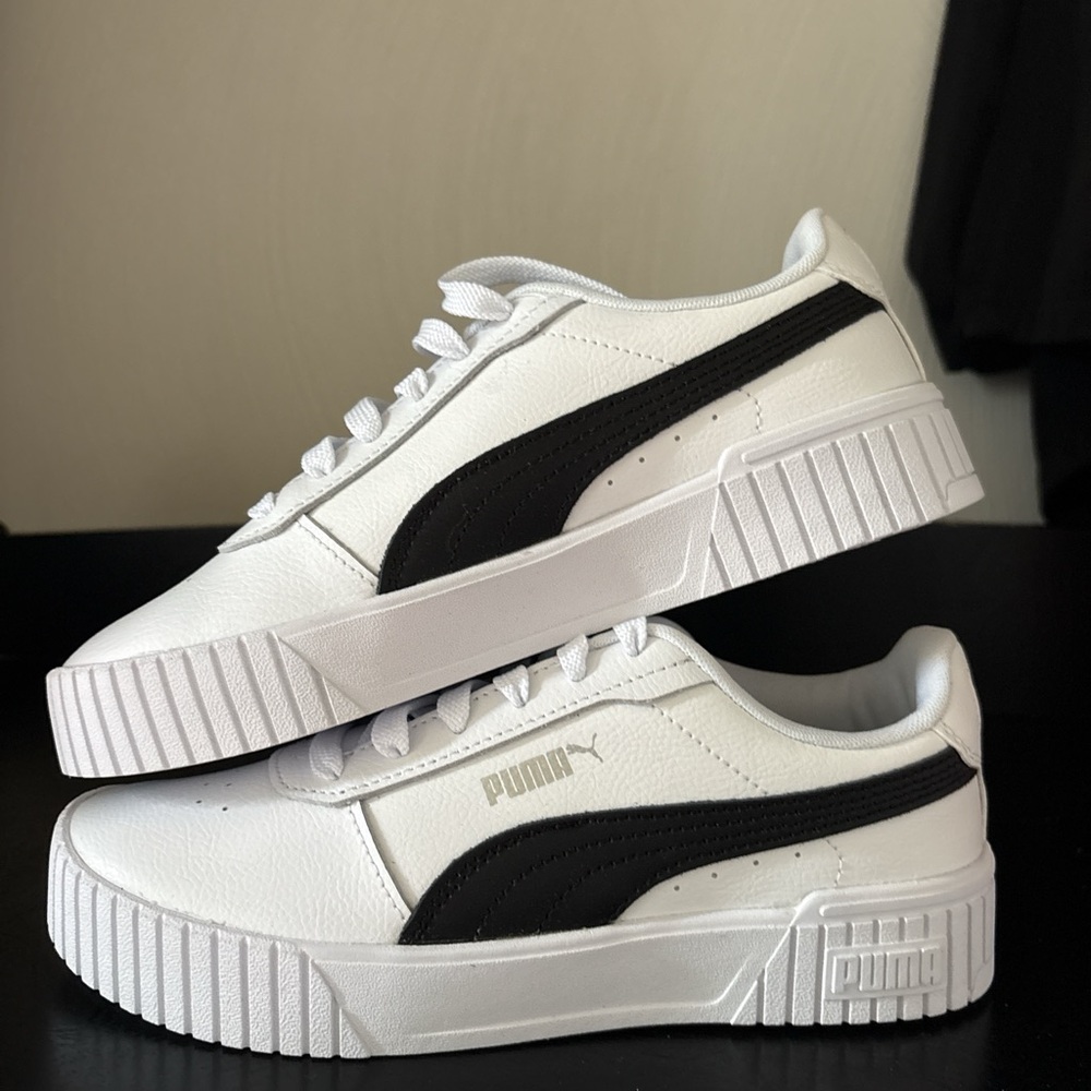 Never Been Worn!!!! Puma White and Black Platform Sneakers